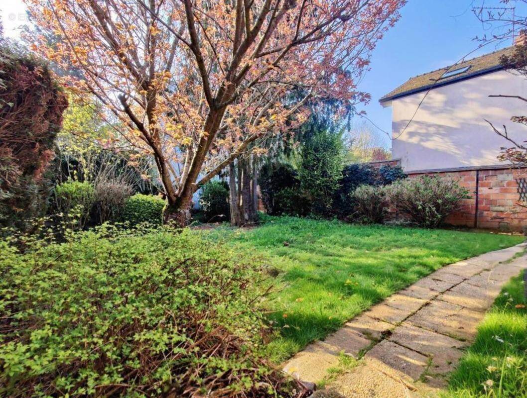 Maison à LA CELLE-SAINT-CLOUD