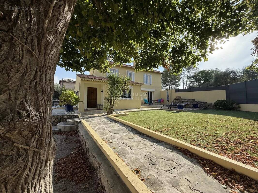 Maison à MOUANS-SARTOUX