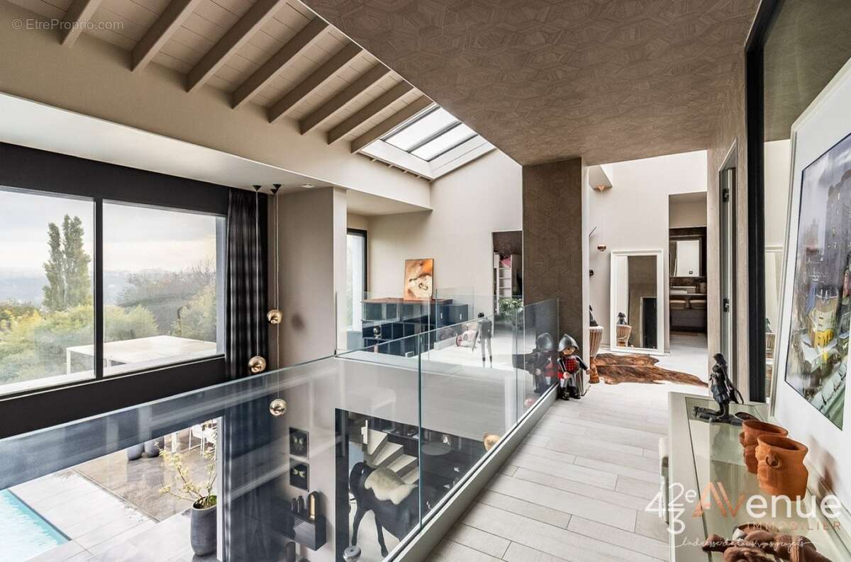 Maison 250 m² à Sainte-Colombe  - photo 8