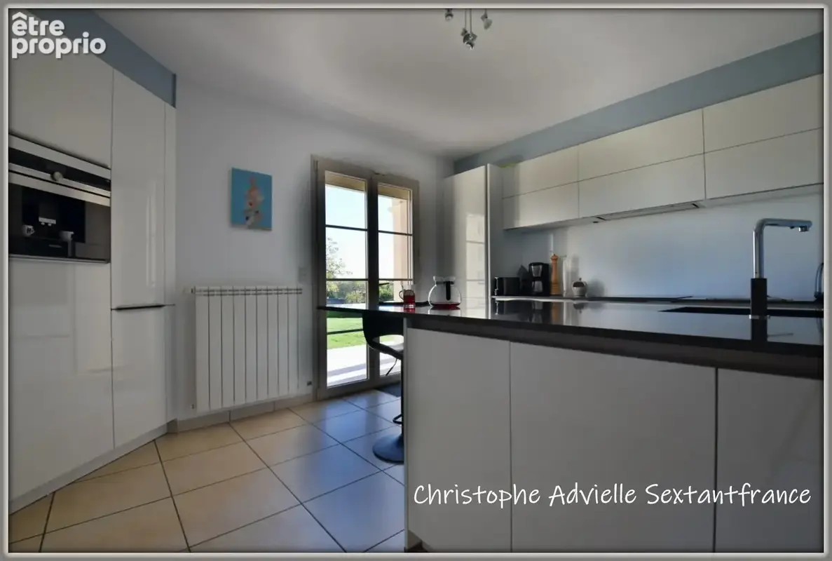 Belle contemporaine, 4 chambres, 2 salles d'eau, double garage, piscine sur 5118 M2 - photo 7