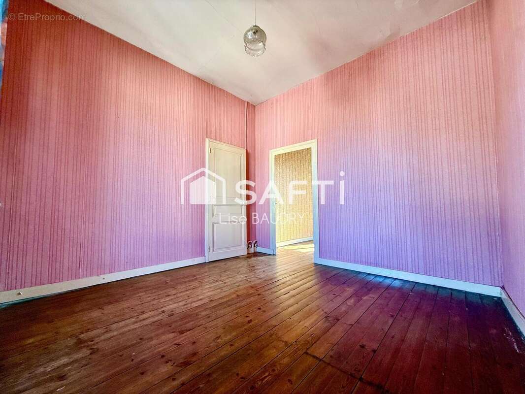 Maison 145 m² à Le Poire-Sur-Velluire  - photo 8