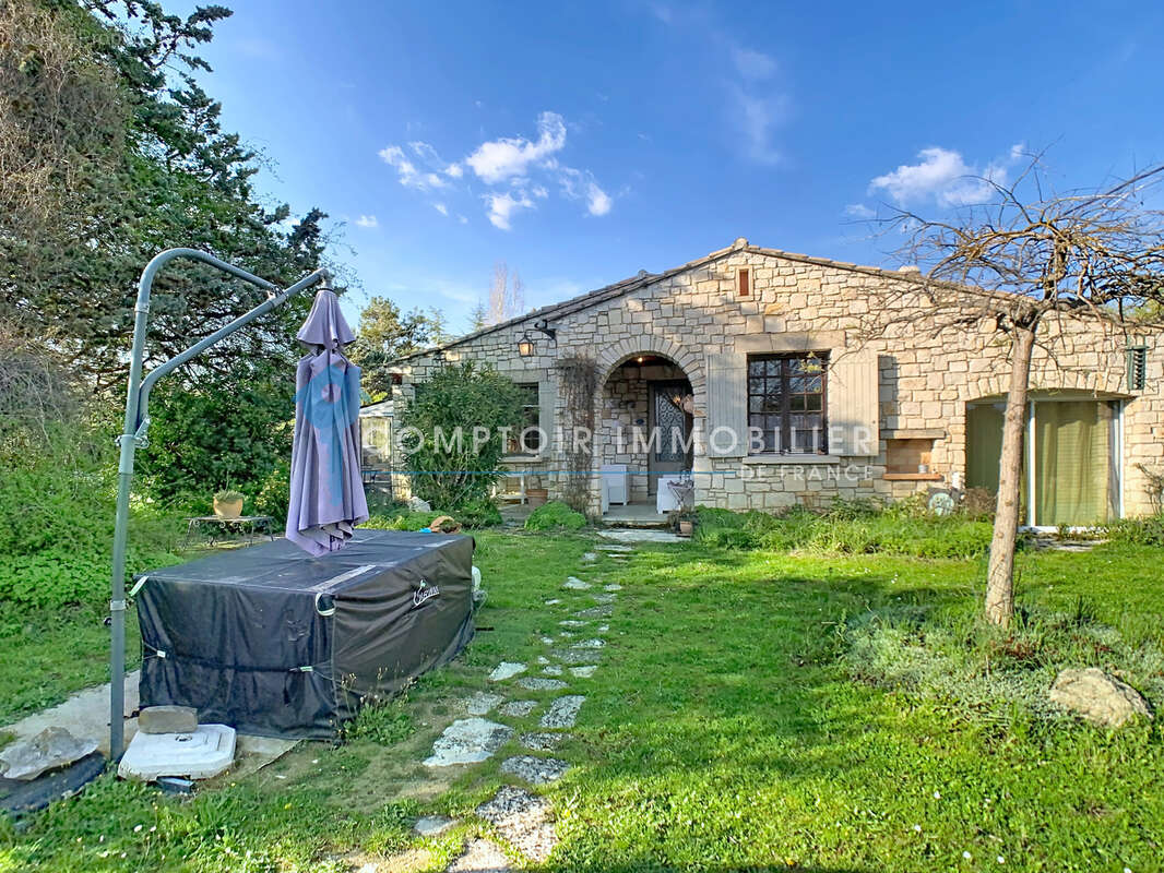 Maison à SAINT-SATURNIN-LES-APT