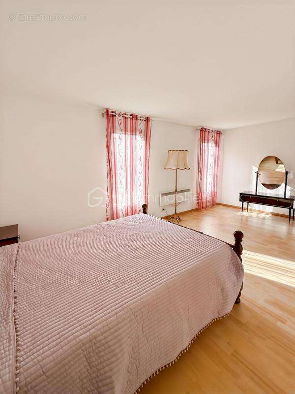 Maison à MOISSY-CRAMAYEL