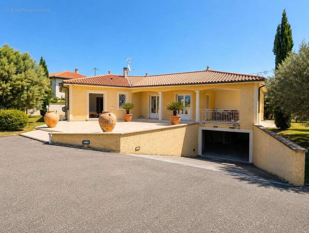 Maison 132 m² à Decines-Charpieu  - photo 3