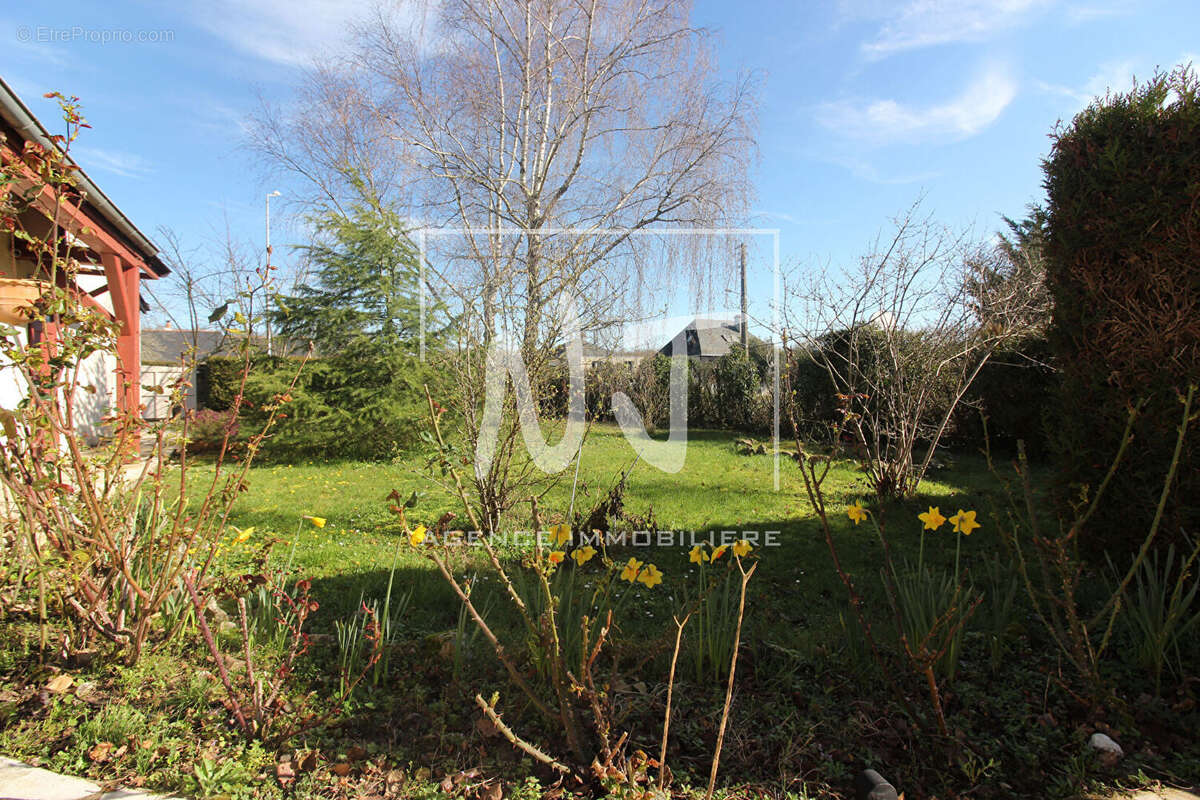 Maison à vendre à Mozé sur Louet avec jardin et garage - photo 8