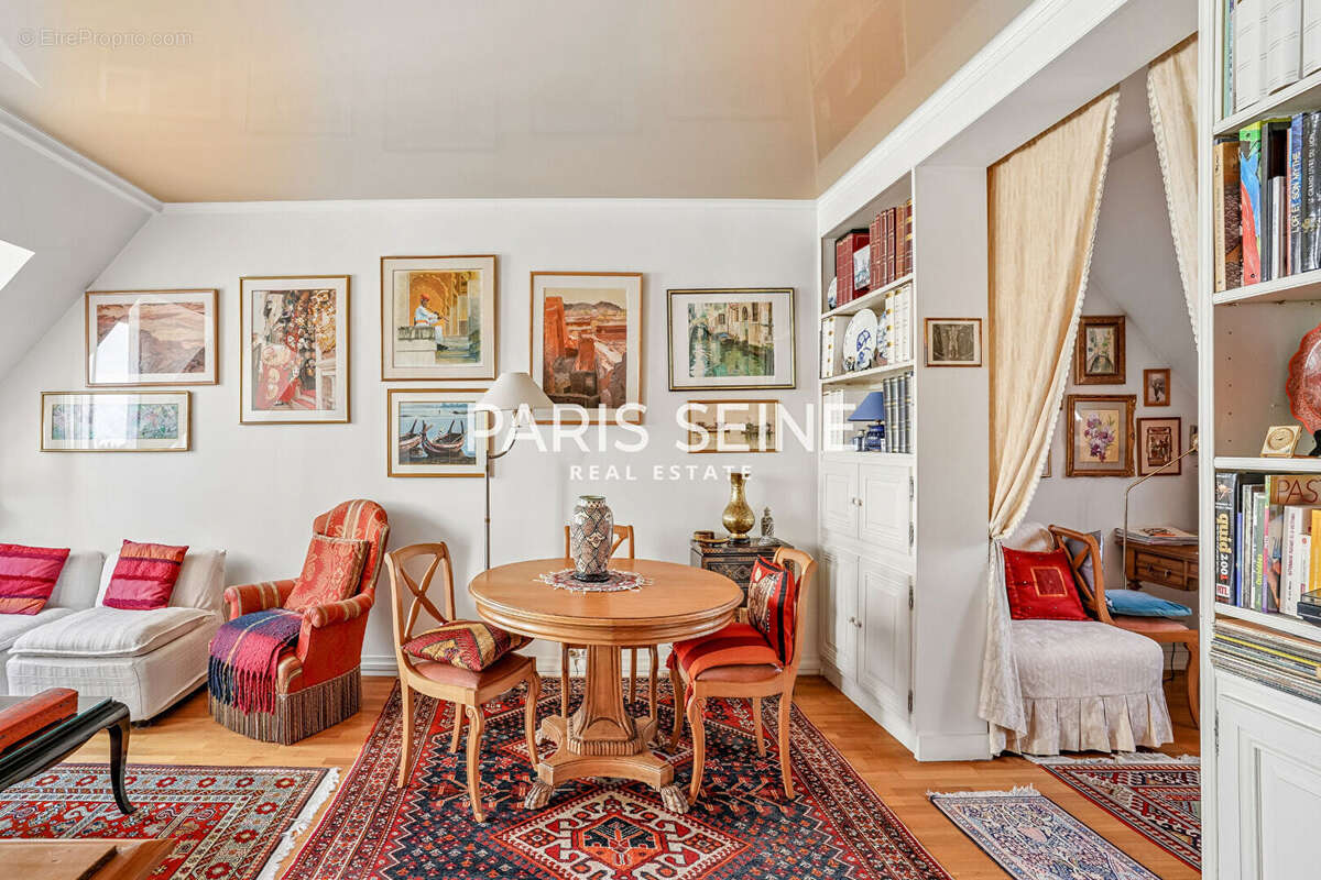 Appartement à PARIS-1E