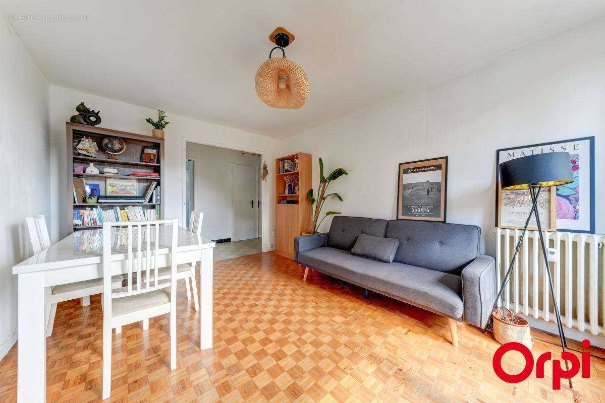 Appartement type T3 de 68 m2 avec balcon proche du métro Cuire et de la Croix Rousse - photo 4
