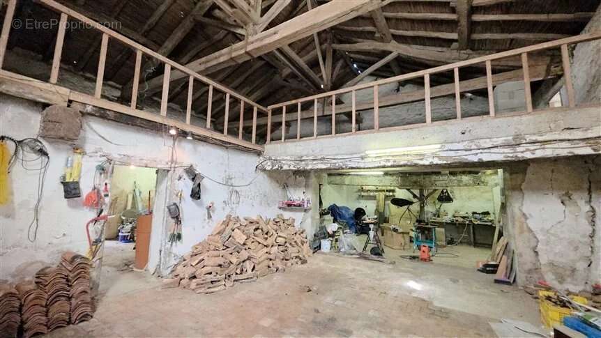 Maison à SAINT-MARTIAL-SUR-ISOP