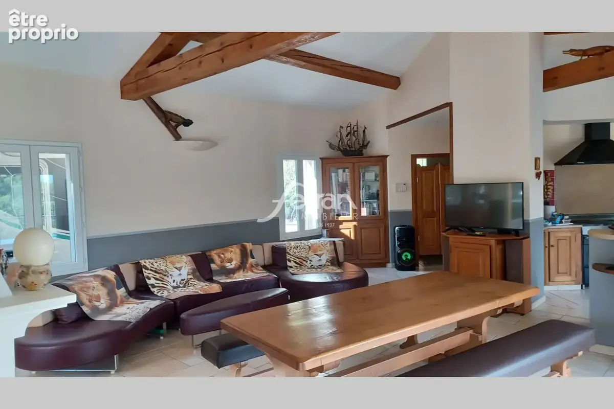 Maison 5 pièces 157 m² à vendre à Entrecasteaux (83570) - photo 3