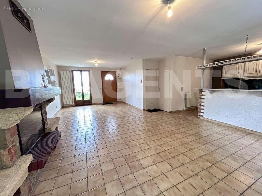 image00027 - Maison à COULOMMIERS