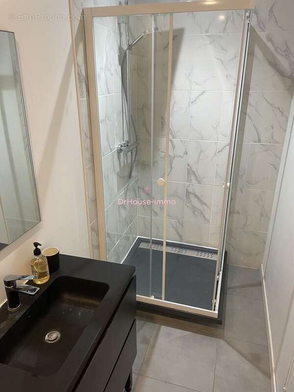 Appartement 270 m² à Gond-Pontouvre  - photo 3