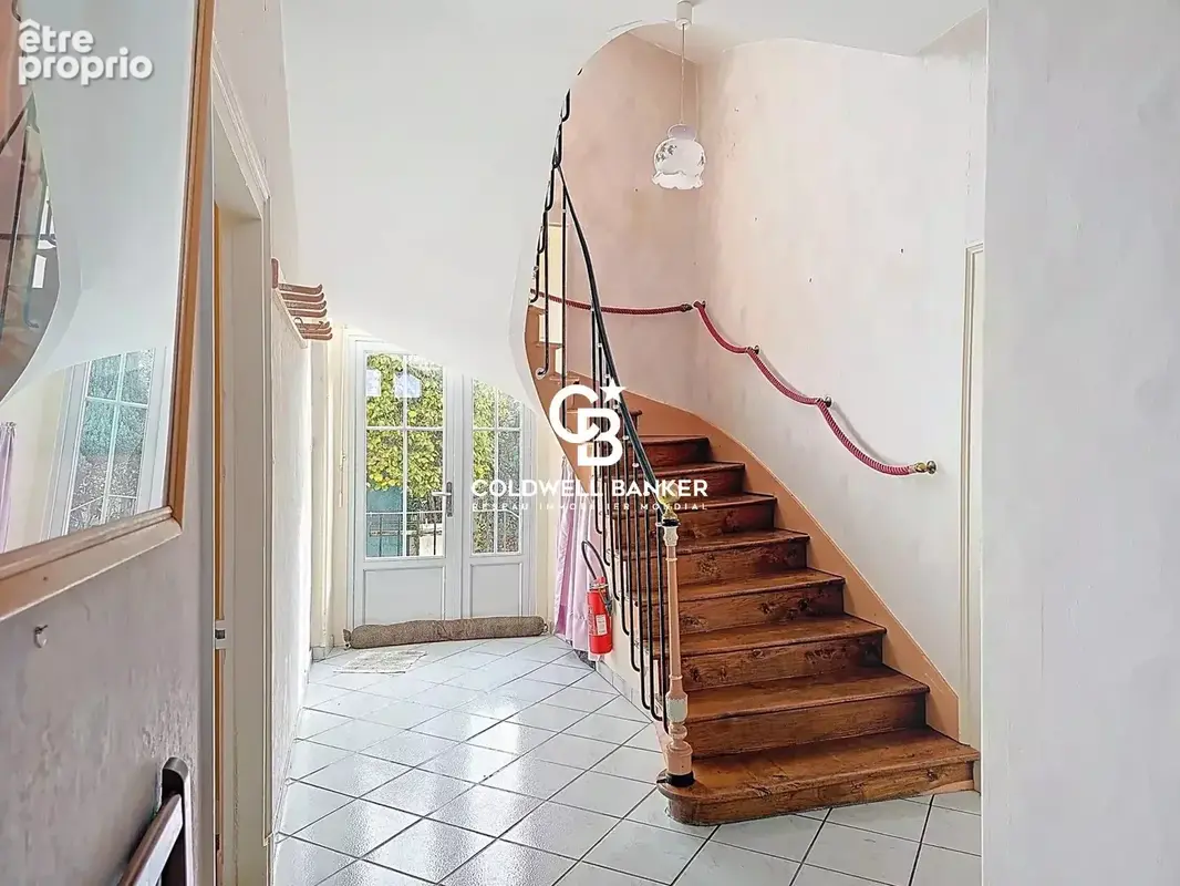 Maison de ville, joli potentiel avec jardin, garage, atelier à Luçon - photo 2