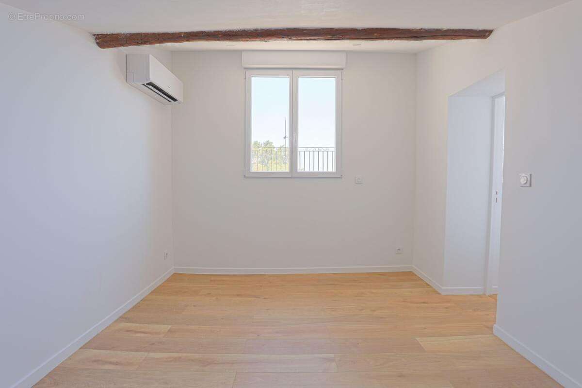 Appartement à LA FARE-LES-OLIVIERS