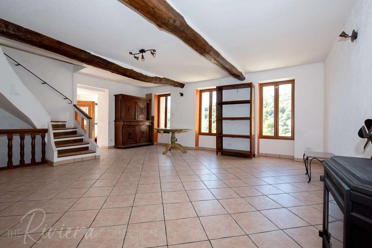 Maison à TOURRETTES-SUR-LOUP