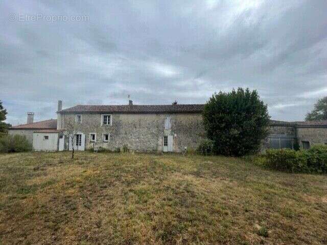Maison à LA JARRIE-AUDOUIN