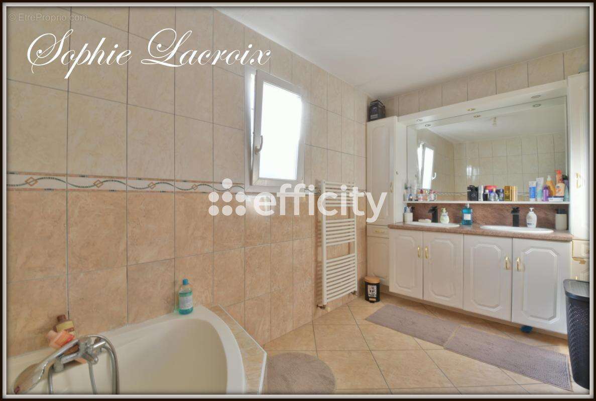 Maison à ROUSSILLON