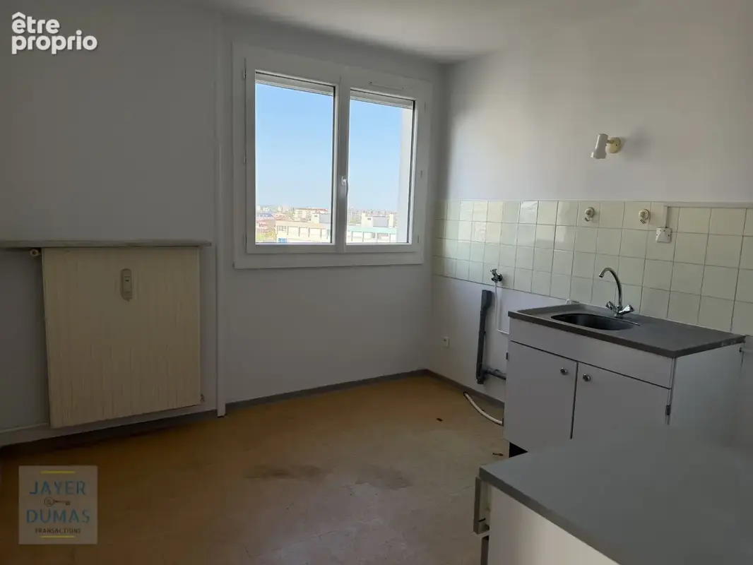EN EXCLUSIVITÉ - CHALON-SUR-SAONE - Appartement T3 Lumineux Proche Centre - - photo 3