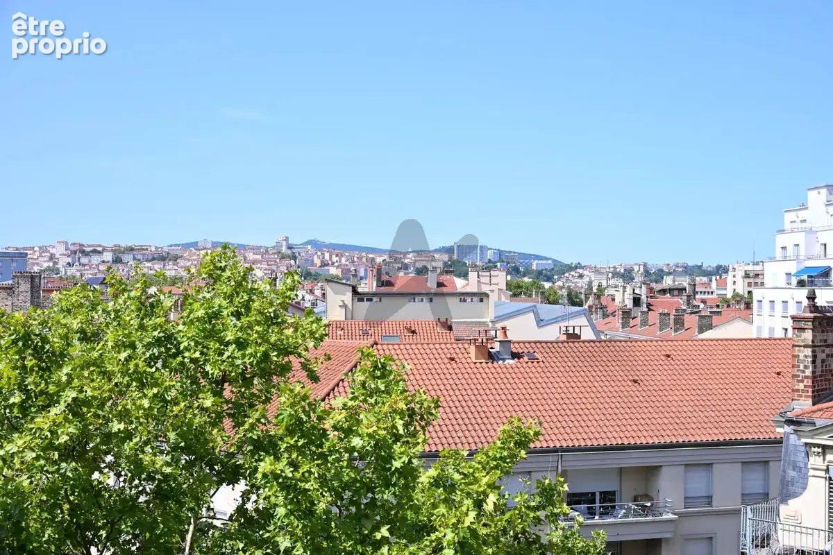 Appartement de 110 m2 en étage élevé avec une vue dégagée et un garage - photo 9
