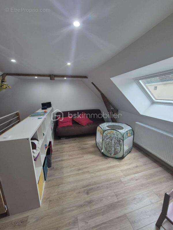 Maison à VERNEIL-LE-CHETIF