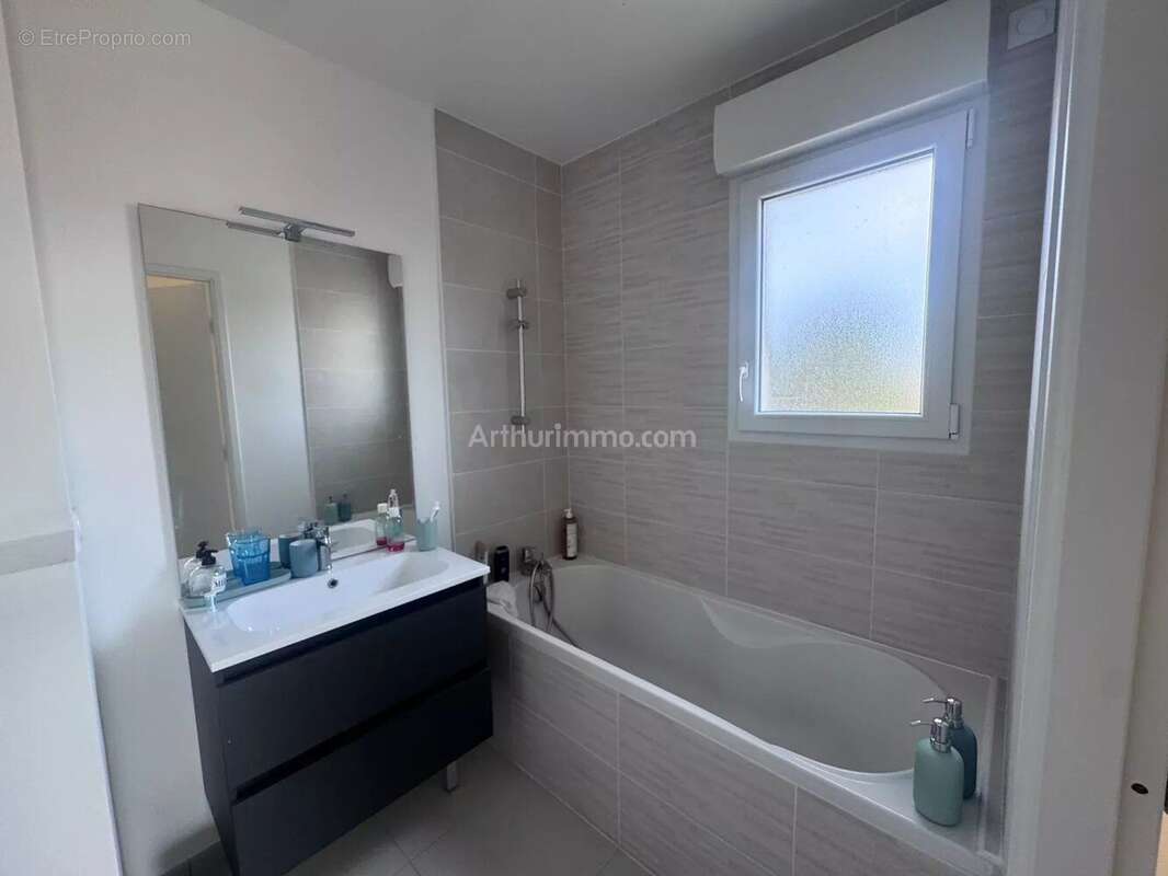 Maison à SAINT-LAURENT-DU-VAR