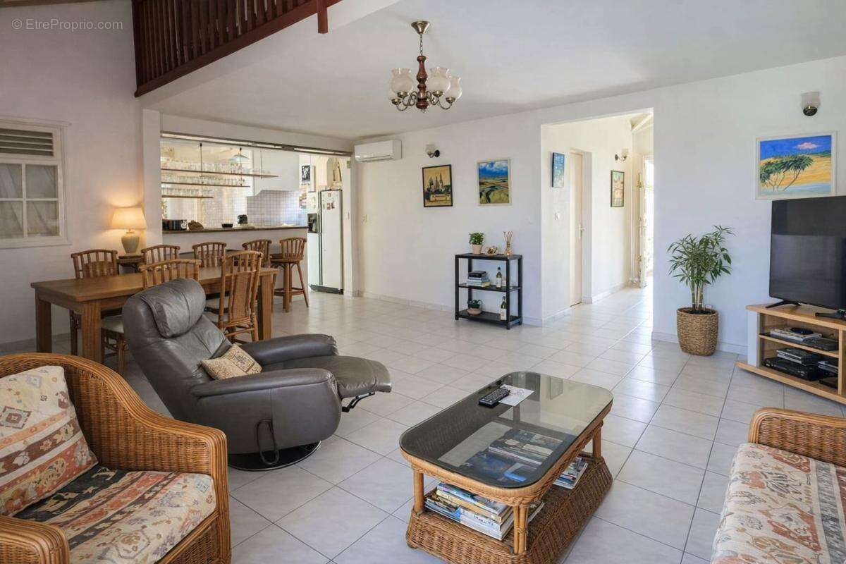 Maison à BAIE-MAHAULT