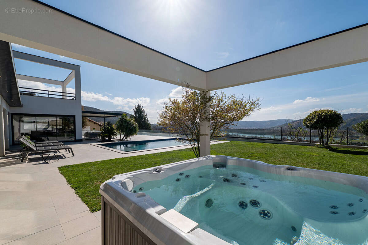 VILLA CONTEMPORAINE  DE  PRESTIGE : 256m² sur  parcelle 913m²  - Panorama exceptionnel sur la Vallée du Rhône - photo 16