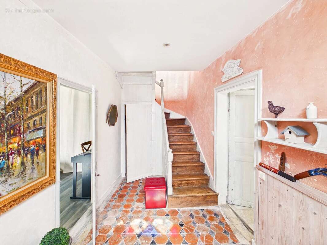 Maison rénovée en gardant tous les élements de l'époque, et commerces à pied! - photo 7