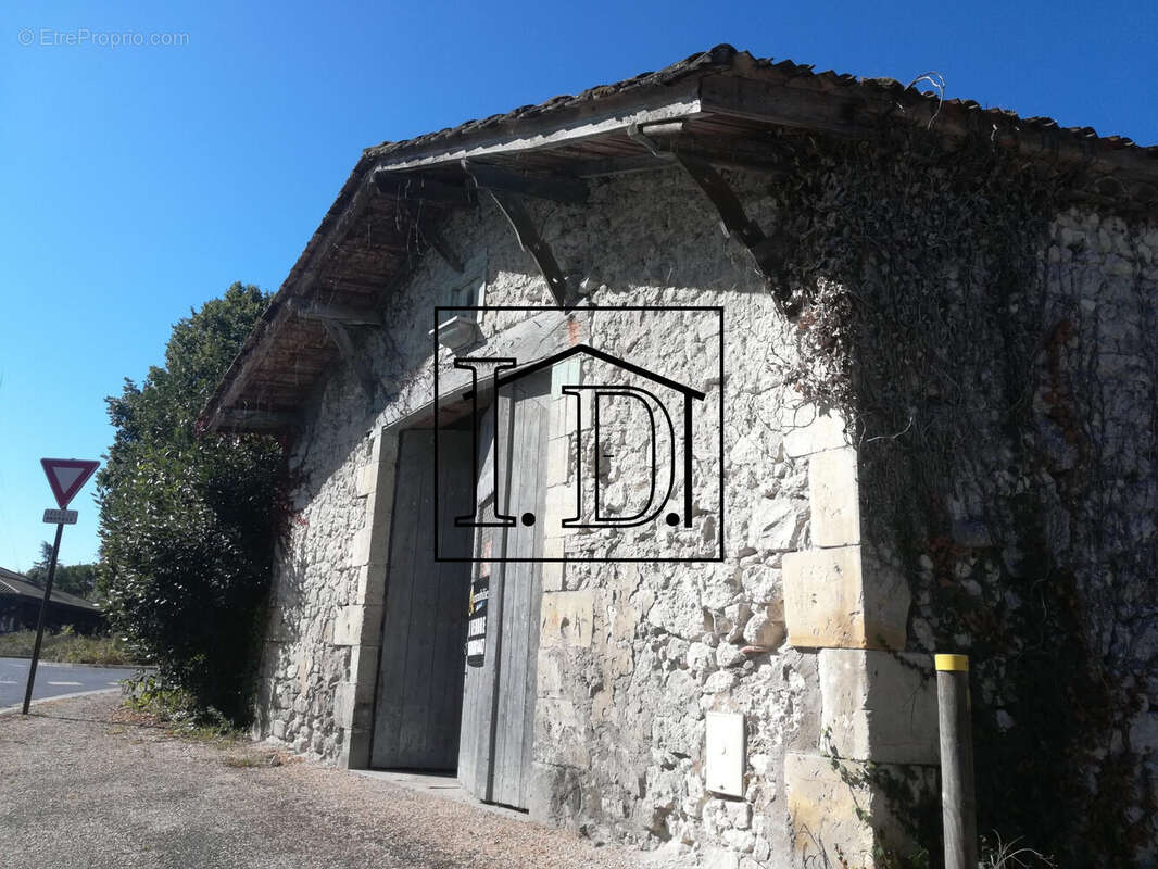 vue de la chaussée - Maison à ISSIGEAC