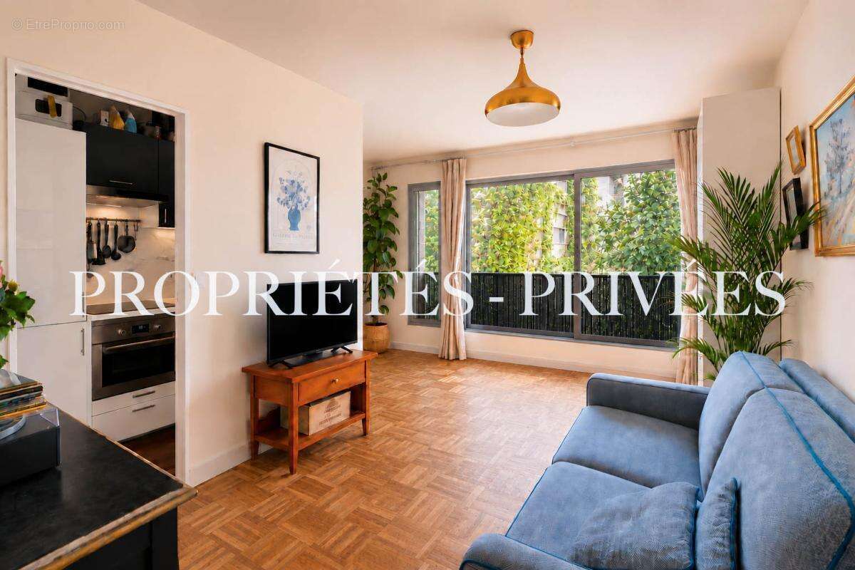 Appartement à PARIS-16E