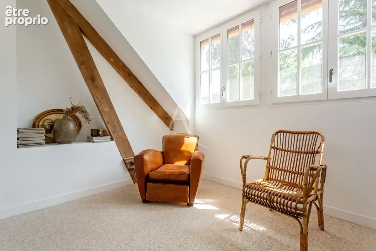 GRADIGNAN - Belle propriété de 231 m² aux belles prestations anciennes conservées - photo 15