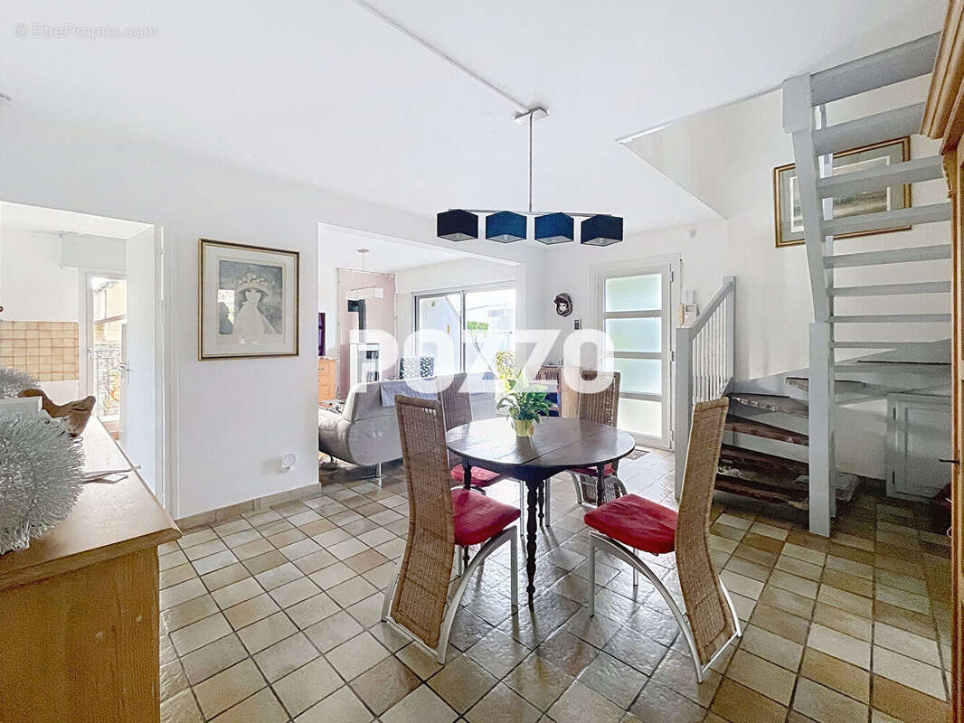 Maison à FLEURY-SUR-ORNE