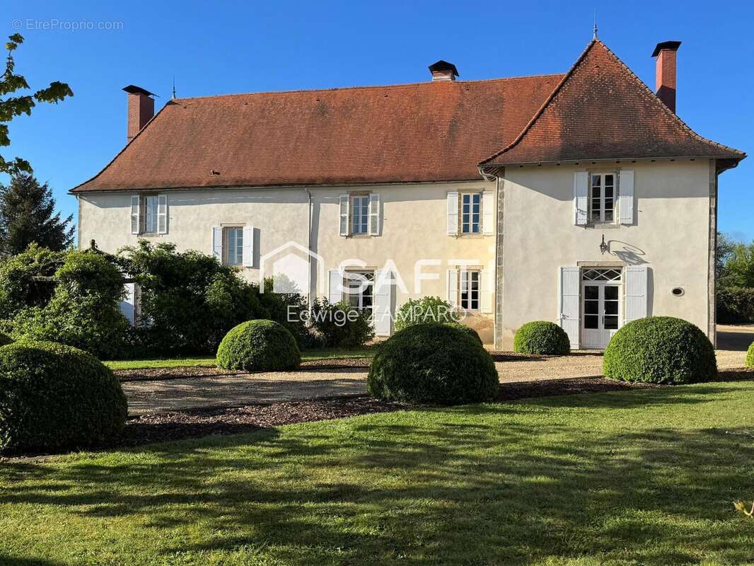 Maison 304 m² à La Chapelle-Montbrandeix  - photo 2