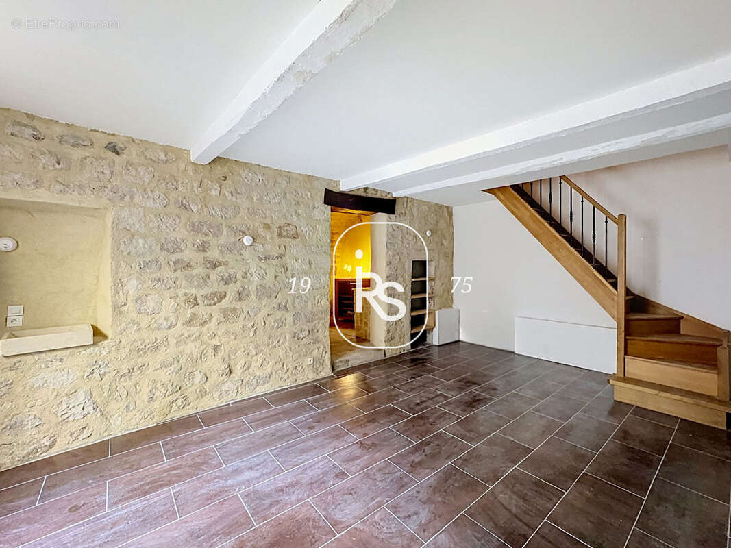 Une maison de village  de 80 m2 datant du 16ème dans le centre médiéval de Largentière. - photo 3