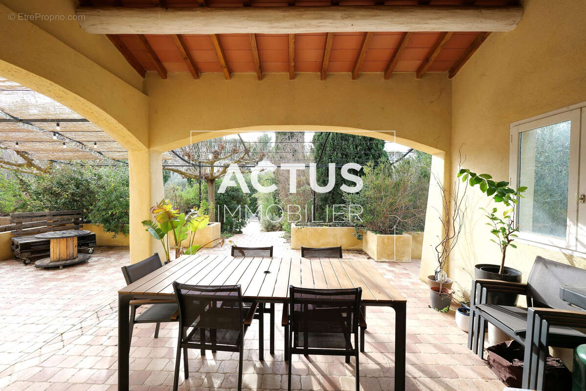 Maison à PELISSANNE