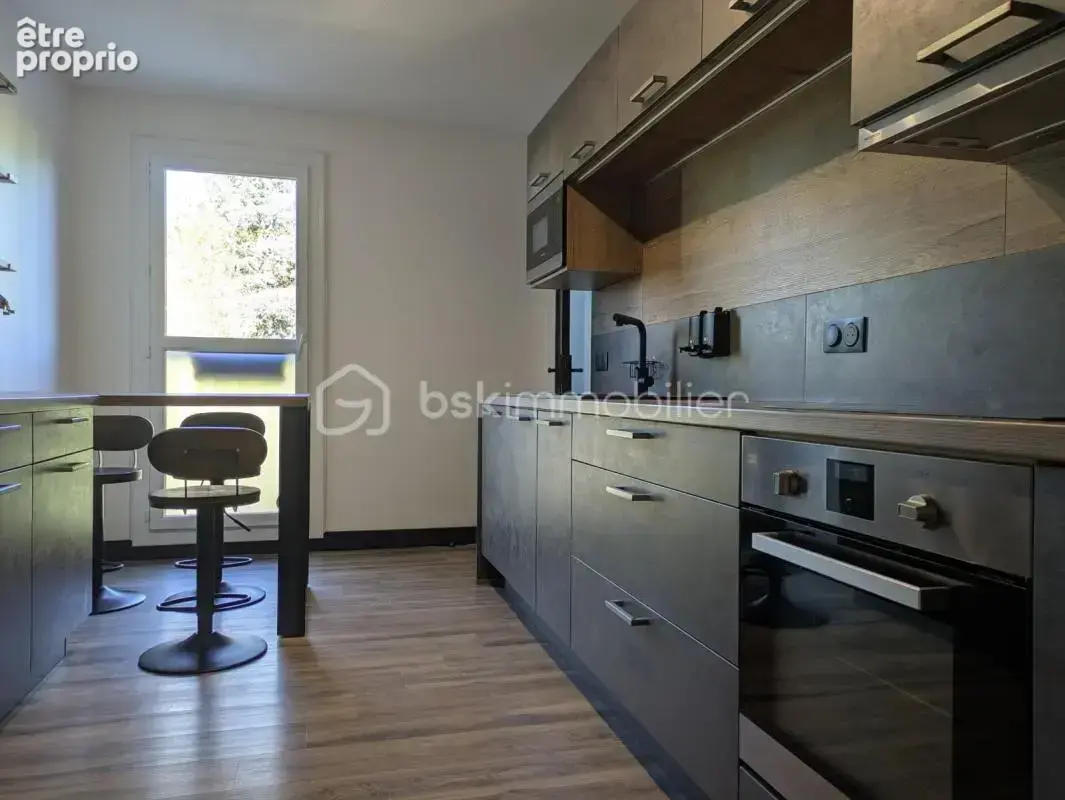 Appartement de type T4 transformé en T3 de 95 m2- Résidence sécurisée avec parc - photo 8