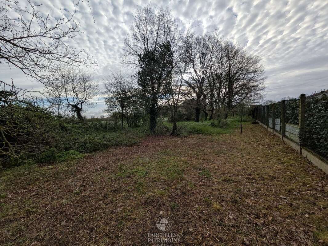 Terrain à LAVELANET-DE-COMMINGES