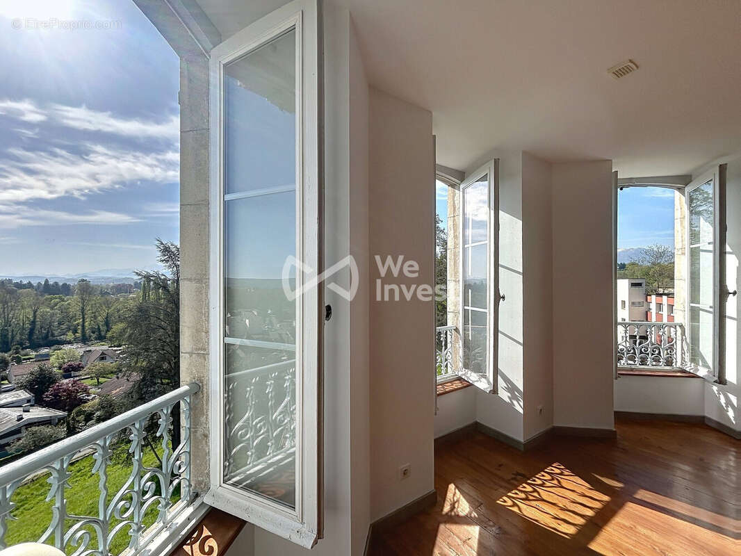 Appartement à NAY