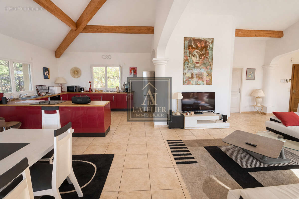 Maison à SOLLIES-VILLE