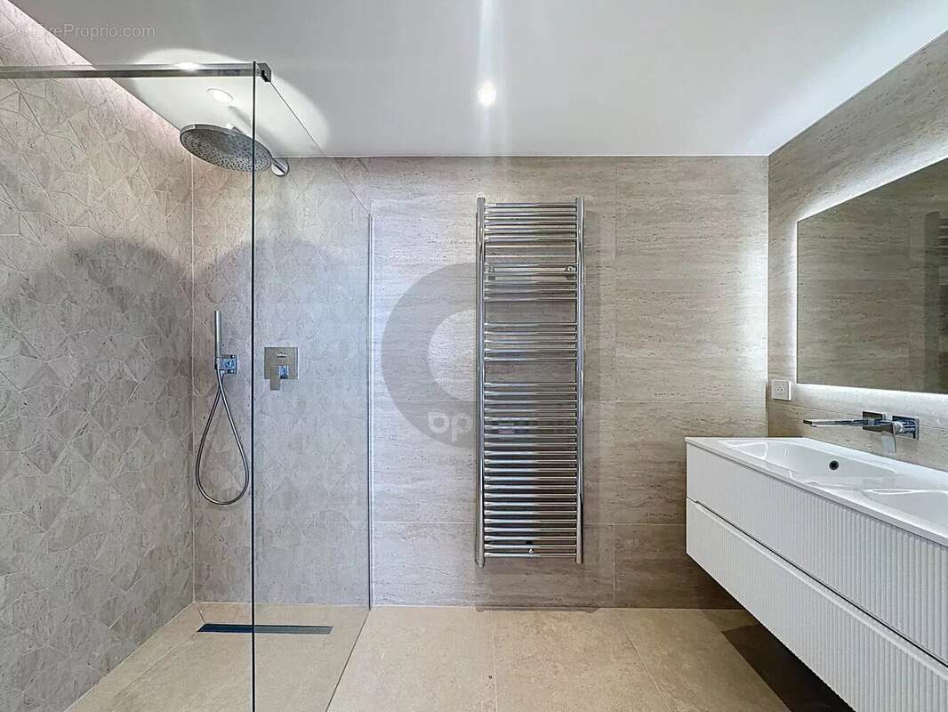 Appartement à ROQUEBRUNE-CAP-MARTIN