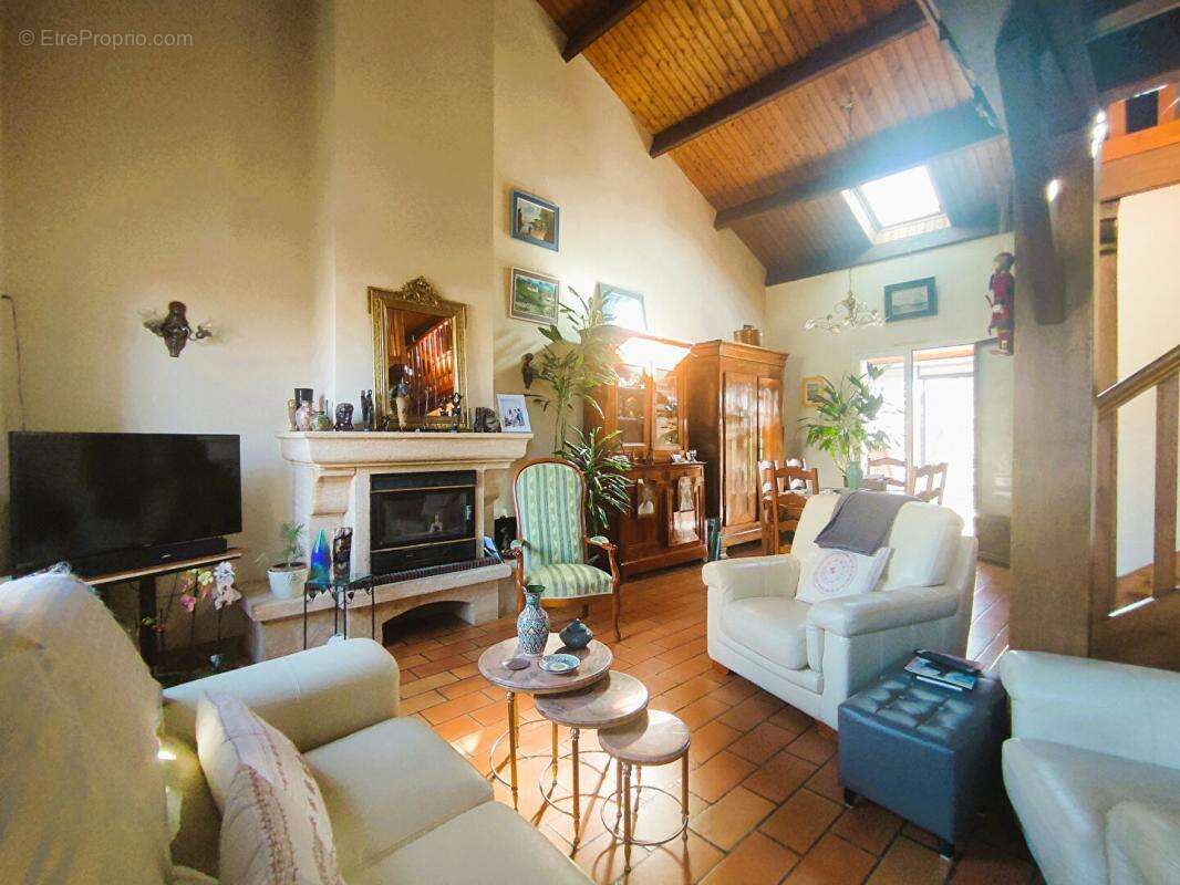 Maison à FONTAINE-LE-COMTE