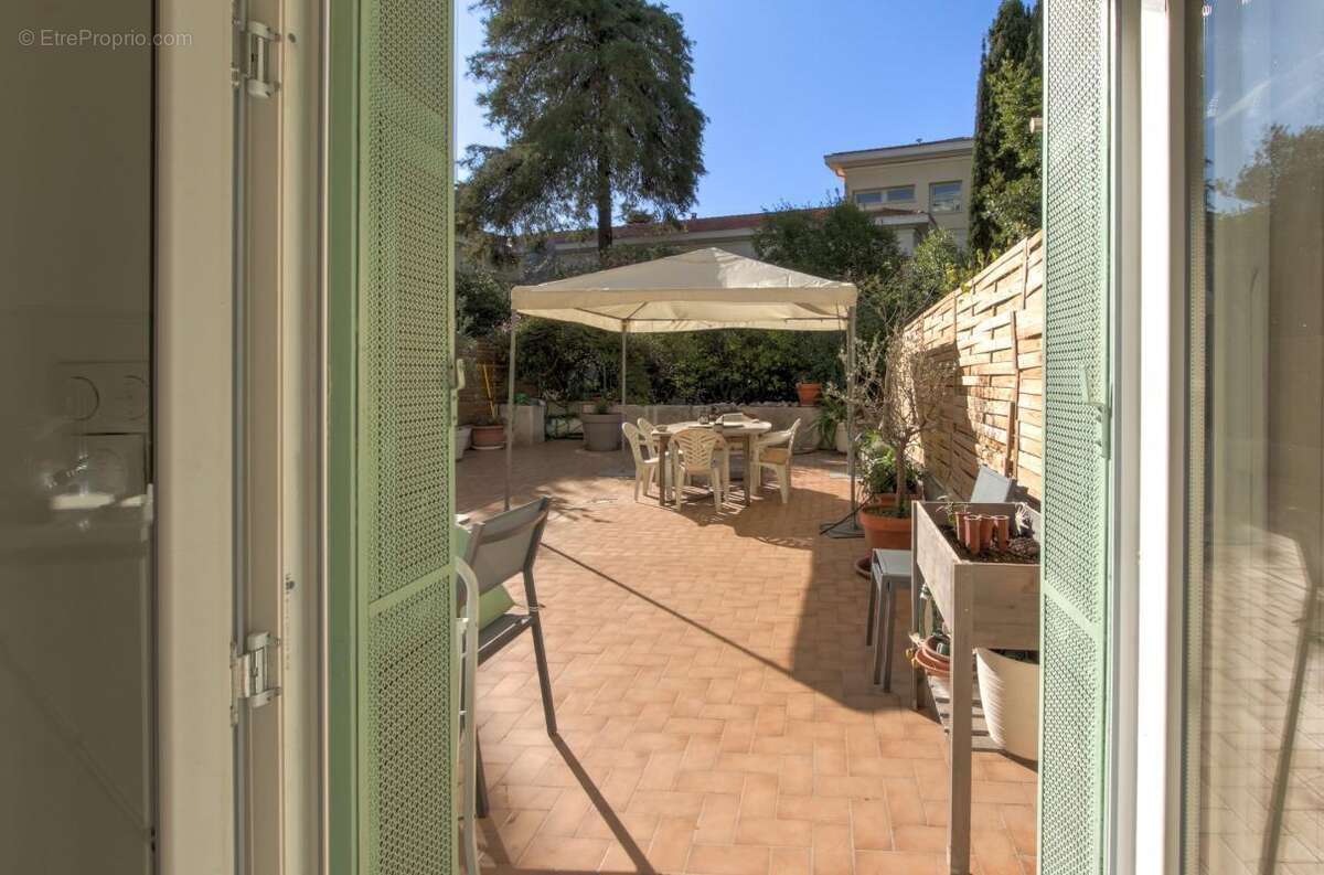Baumettes - appartement villa avec grande terrasse jardin, calme absolu, proche mer - photo 8