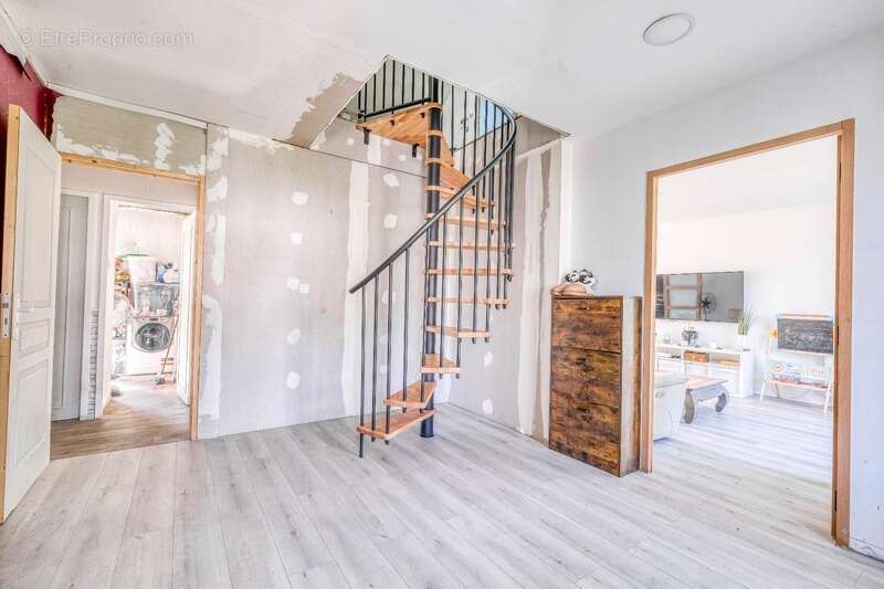 Christophe Michaudelle – EXCLUSIVITE CAPIFRANCE - vous propose à MEAUX proche de toutes commodités à pied : maison - 6 pièces -  - photo 7