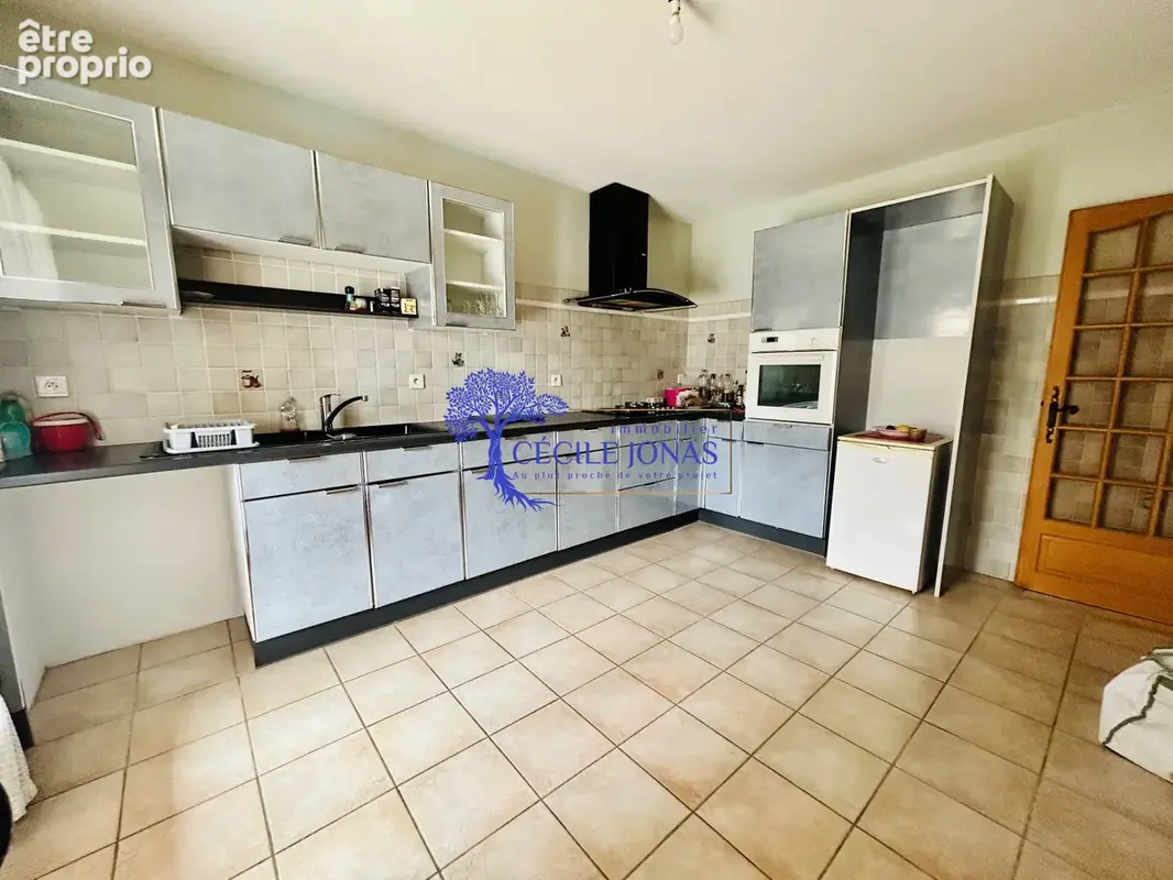 Maison de plain-pied avec piscine   La Londe-les-Maures, à deux pas du centre-ville - photo 6