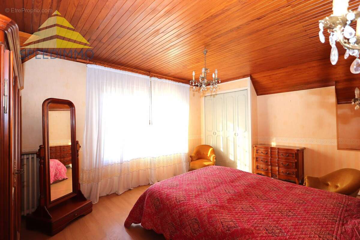 Maison à MANDRES-LES-ROSES