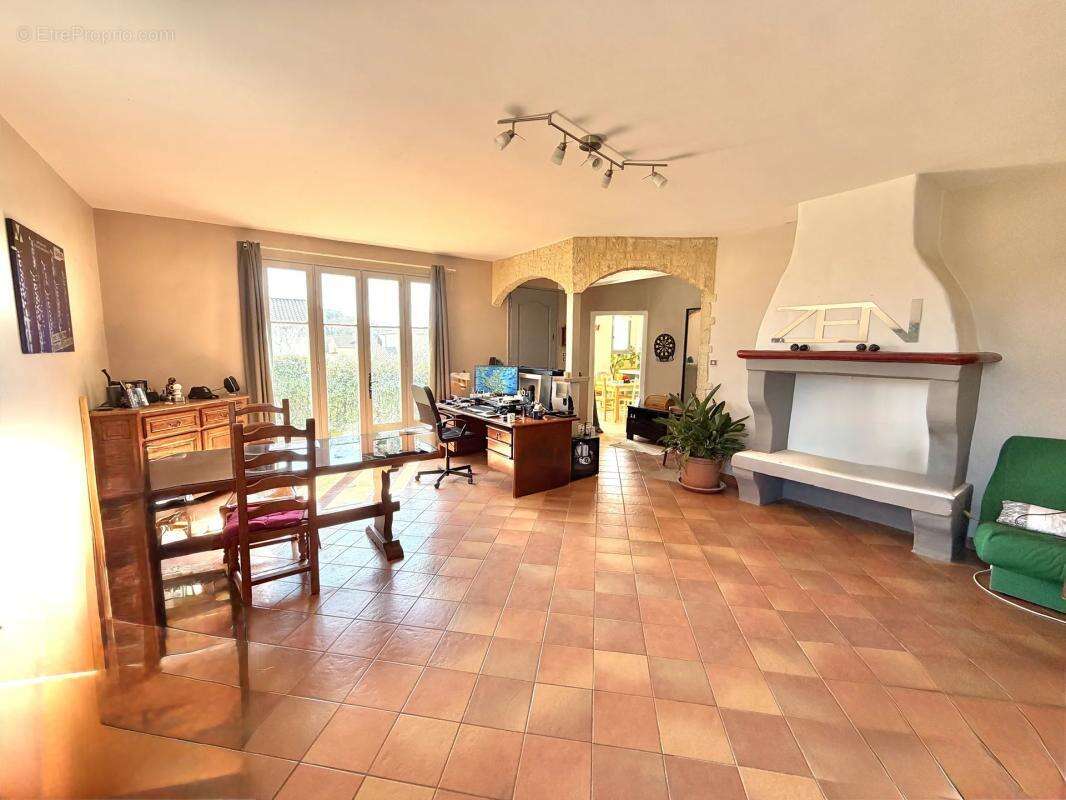Maison à MONTFAUCON