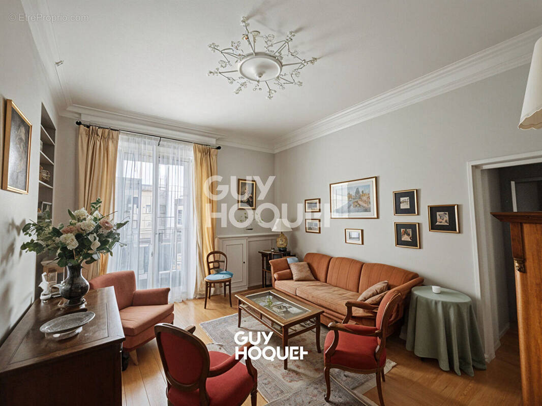 Appartement à PARIS-10E