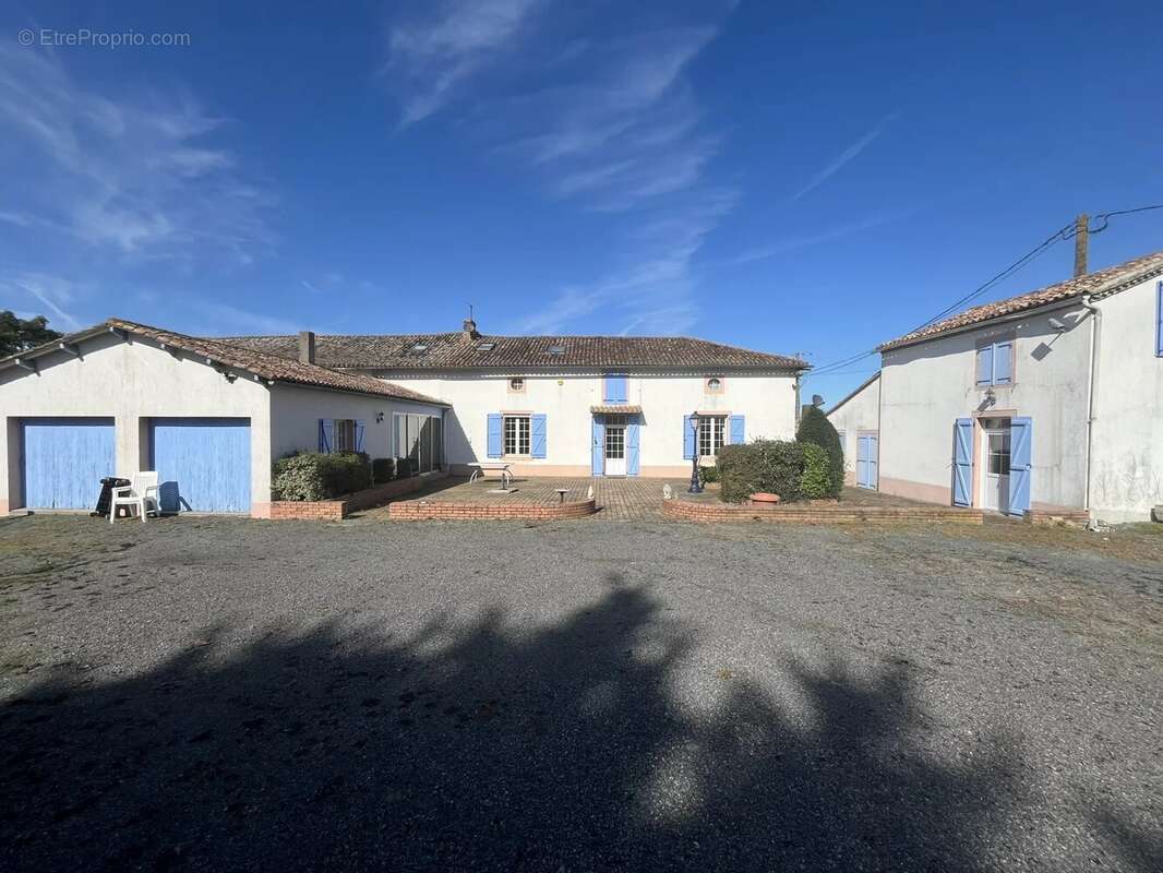 Maison de 3 chambres avec granges et petite maison à rénover - photo 17
