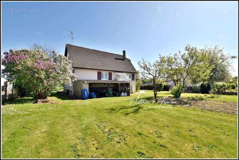 Maison à SYLVAINS-LES-MOULINS