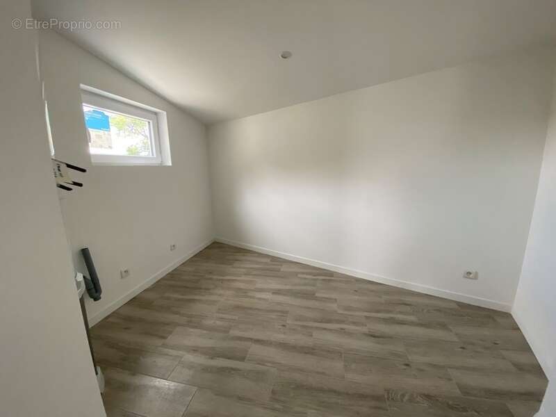 THOUARS  Maison de plain pied rénovée avec possibilité de dépendance de 35m2 - photo 10
