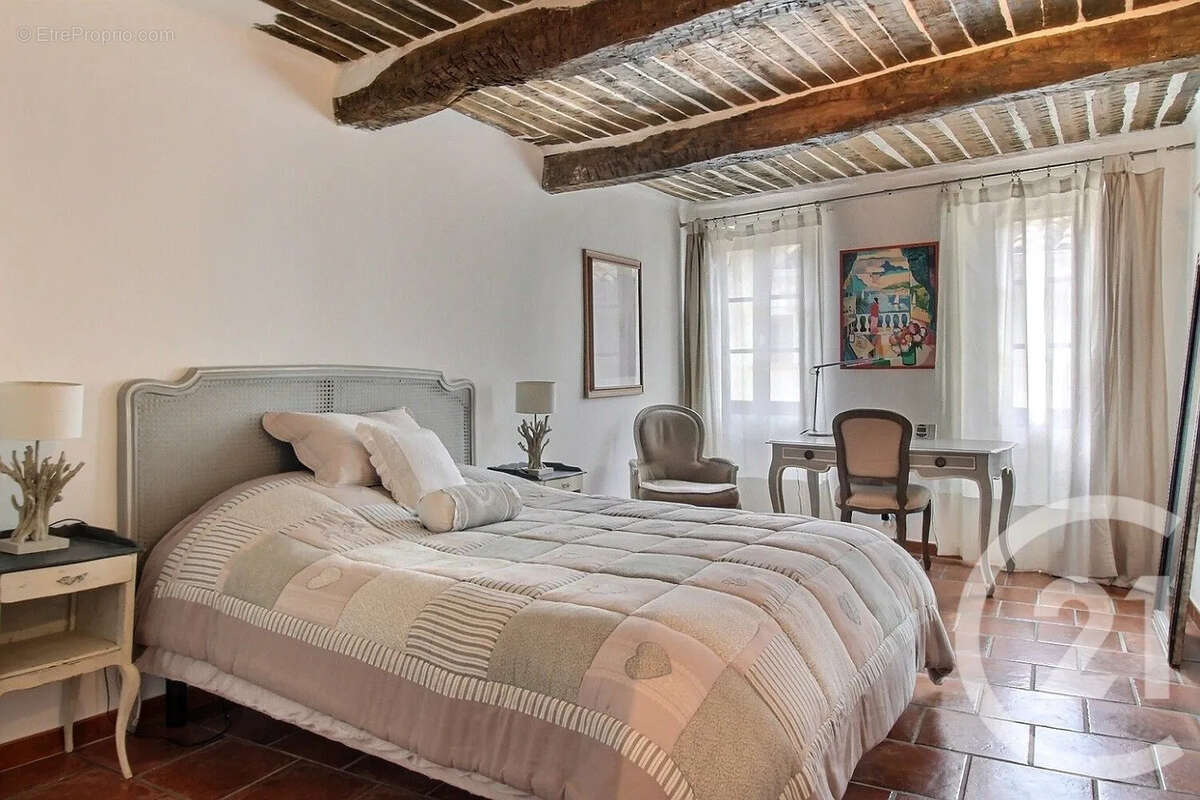 Maison à VALBONNE